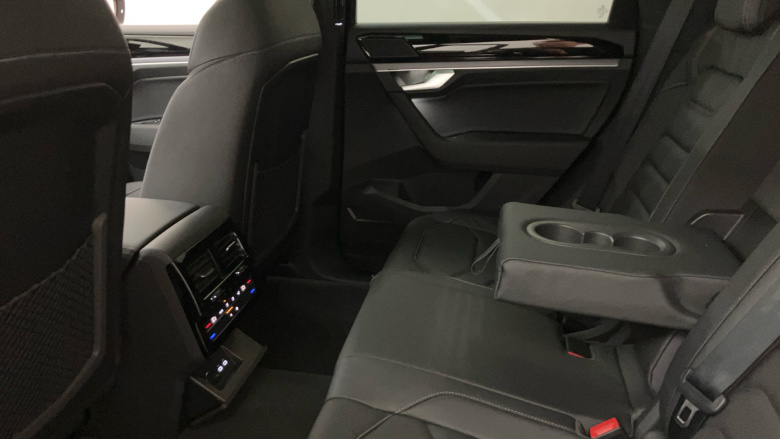 Volkswagen Touareg 3.0 V6 TDI 4Motion 286 Black Edition 5dr Tip Auto Diesel Estate